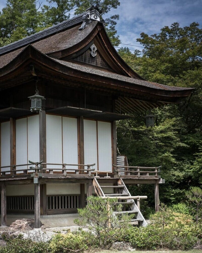 Бывший дом японского актера Дэндзиро Окочи в Киото. Дом был построен еще в 1941 году, и находится на склоне холма над бамбуковой тропой Арасияма, откуда открывается прекрасный вид на город