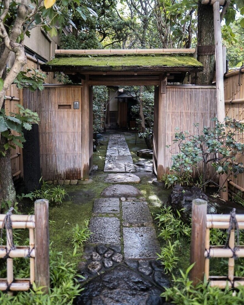 Вход в чайный дом Edo Senke в Уэно, Токио. Его перенесли сюда в 1860-х