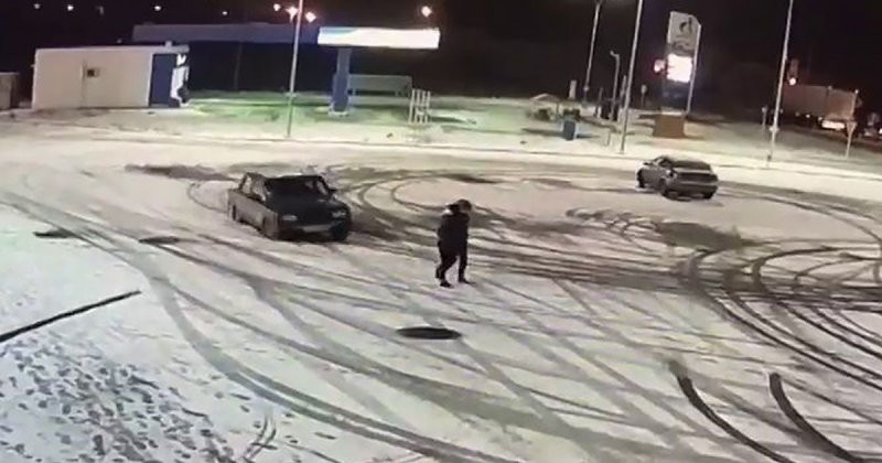 Выпал снег, появились они: мамкин дрифтер сбил девушку на парковке в Свердловской области