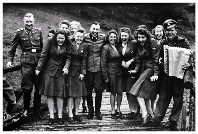 Веселые сотрудники Освенцима