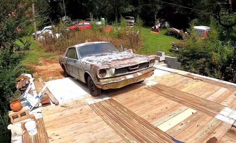 Заброшенный Ford Mustang 1966 года впервые за 30 лет самостоятельно поехал