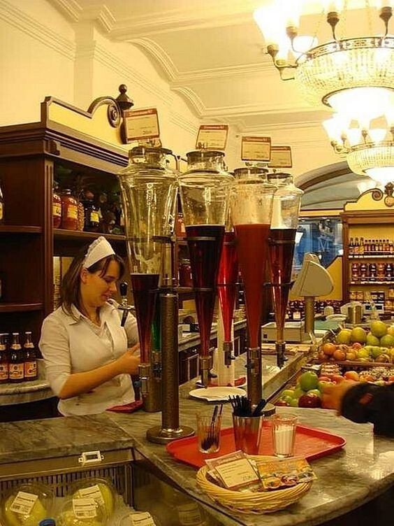 Яблочный, грушевый, томатный , шиповник , а вы какой сок любили в детстве?