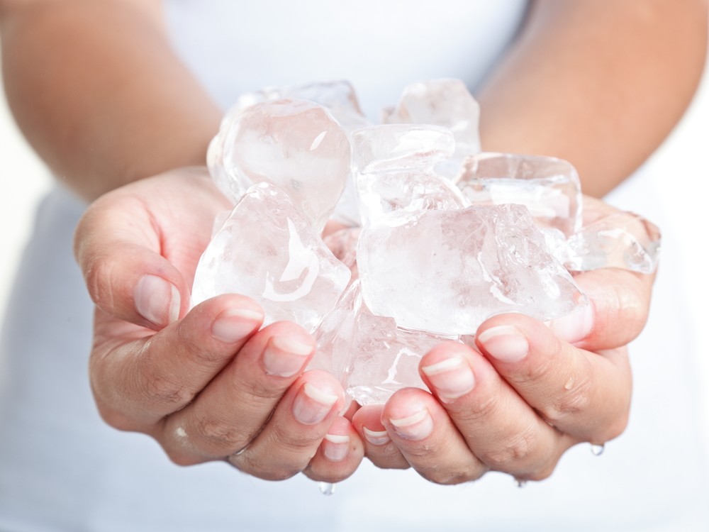Ледяные ладони: почему даже в жару мерзнут руки?
