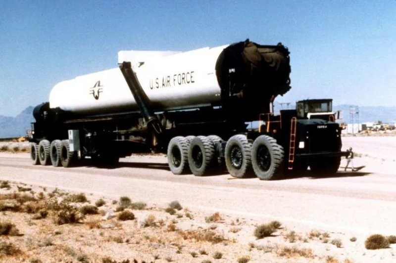 Terex MX 8x8 — тягач для перевозки межконтинентальной баллистической ракеты  из США
