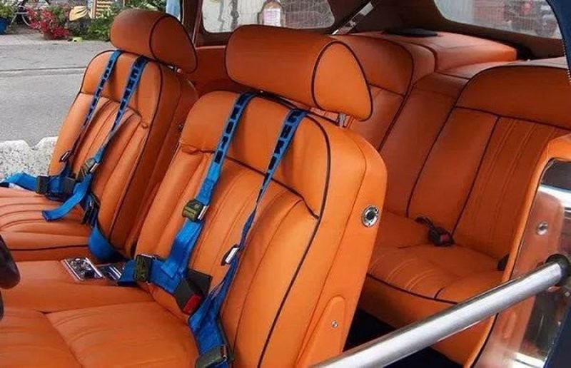 Эксклюзивный Rolls-Royce, созданный специально для шейха, который любил соколиную охоту