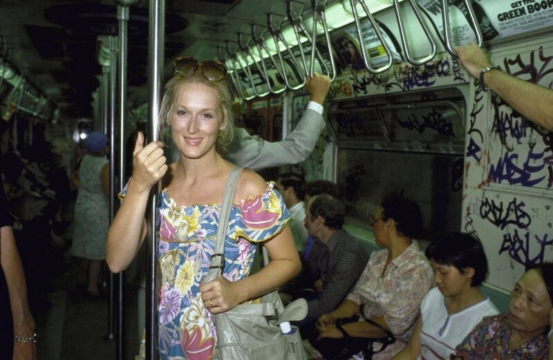 Американская актриса Мерил Стрип в метро Нью-Йорка. 1981 год
