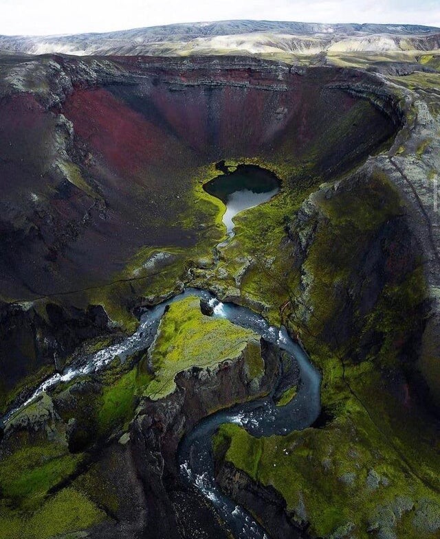 Вулканический кратер в Исландии