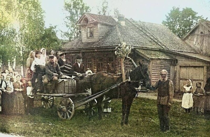 Перевоз приданого невесты в дом жениха. Владимирская губерния, 1914 год. (раскрашено)