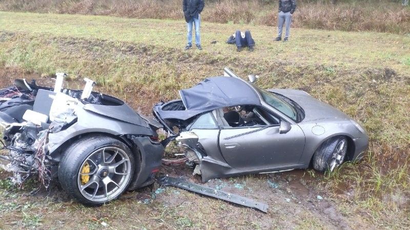 Porsche разорвало пополам: сын сатирика Семёна Альтова попал в серьёзное ДТП