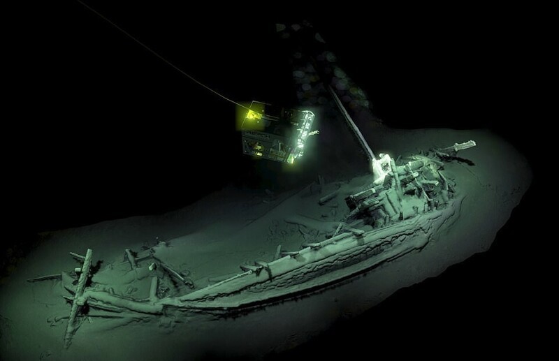 В Эгейском море обнаружено  судно с древними кувшинами