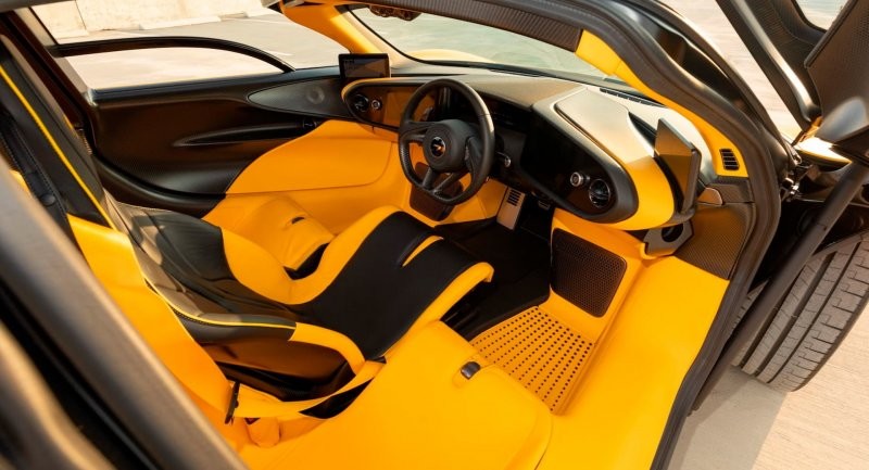 Желтый McLaren Speedtail с небольшим пробегом отправится на аукцион