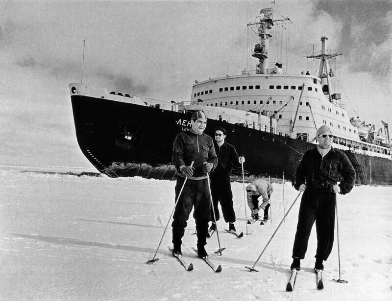 Фотографии классиков: от оттепели до застоя