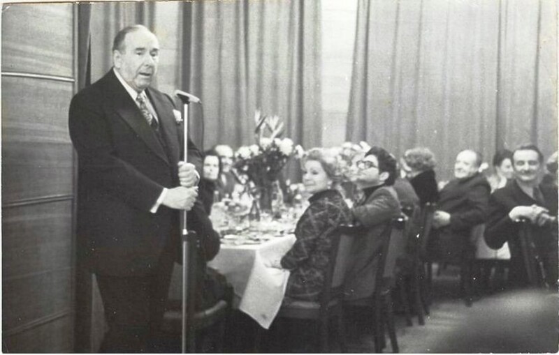 Ростислав Плятт перед микрофоном. 1970-е годы