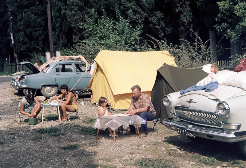 1 августа 1971 года. Отдых туристов на автотурбазе в Новом Афоне: