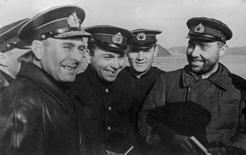Казак, ставший советским адмиралом. Как он спас Заполярье, набирал солдат в лагерях и пострадал от "царь-бомбы"?