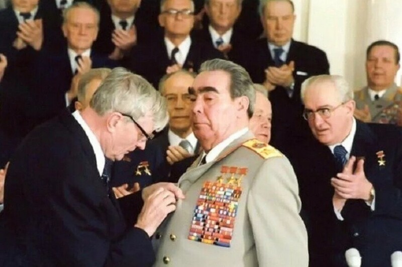 Сколько стоит, из чего сделан и кому вручали: 5 интересных фактов о высшей военной награде СССР ордене "Победа"