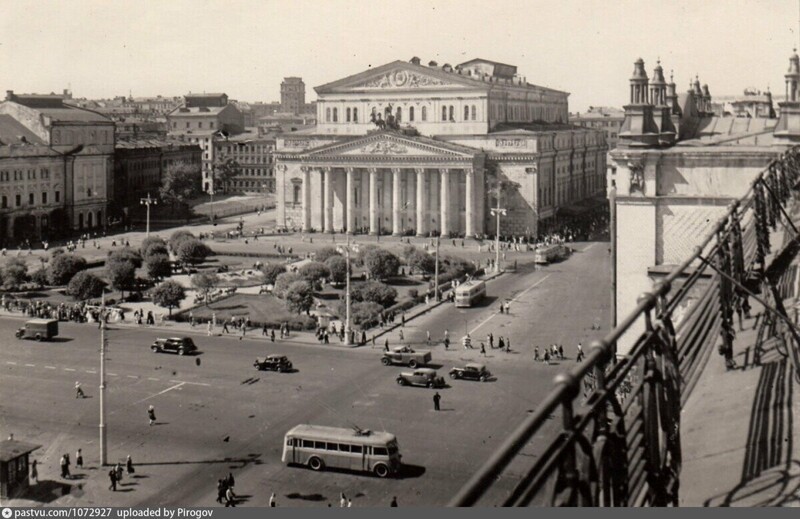 Вид на площадь Свердлова и Большой театр.