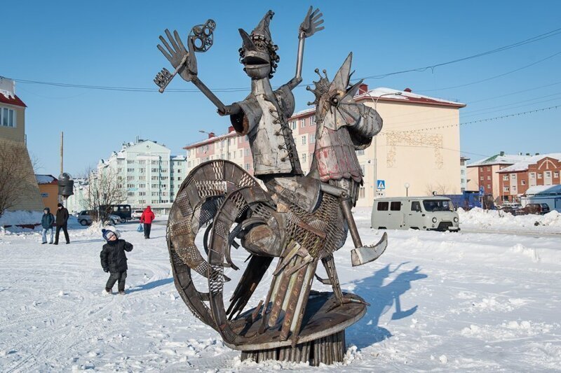 Вслед за Аленкой: самые жуткие и нелепые скульптуры