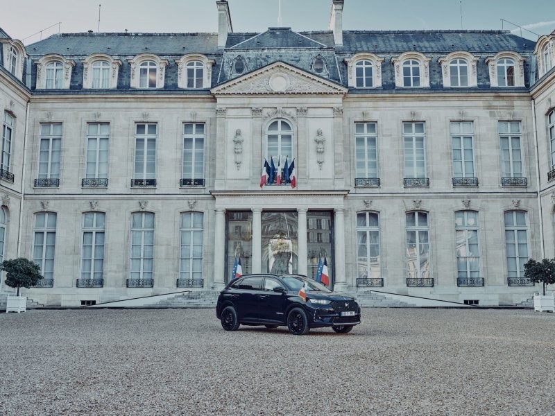 Удлиненный и бронированный: президент Франции получил новый кроссовер DS7 Crossback