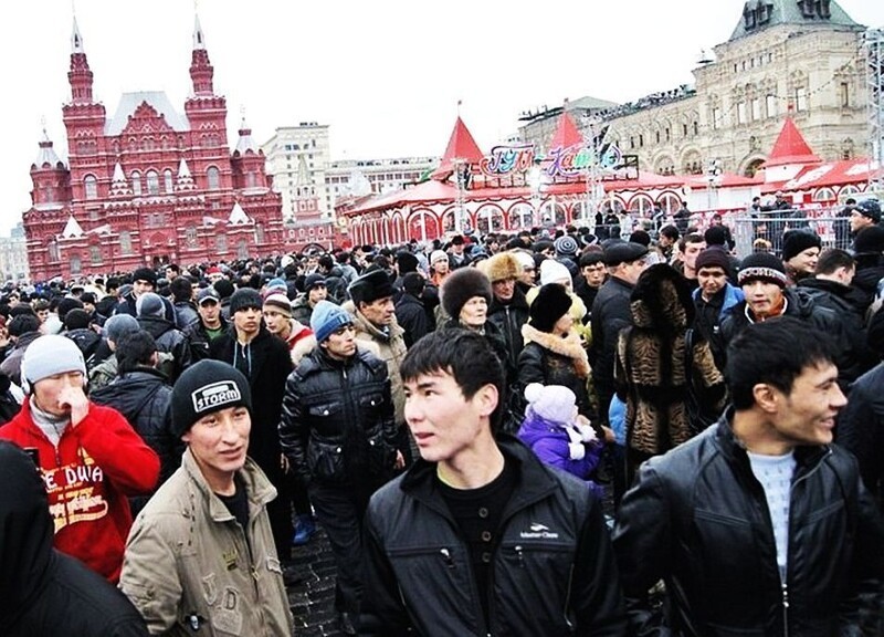 В России не хватает трудовых мигрантов. Без них экономику не «поднять»