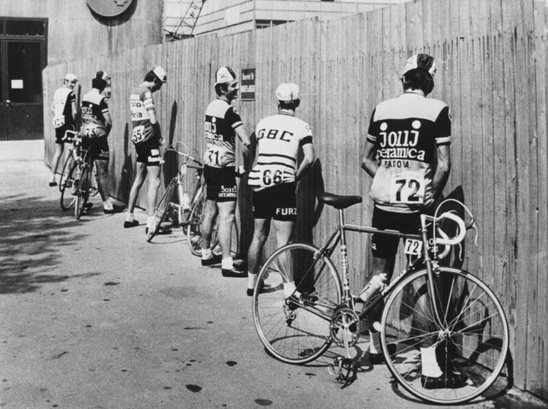 Велосипедисты перед стартом 56–й супервеломногодневки Джиро д’Италия, 1973 год