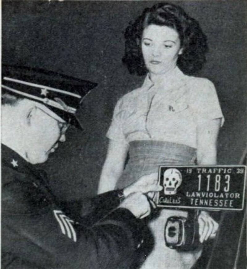 Автомобильные номера для злостных нарушителей со спец. значками значительно упрощали работу полисменов, США, 1939 год