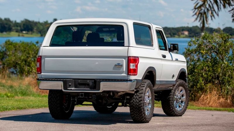 Кастомный Ford Bronco — отчасти классический, отчасти сверхмощный и вообще потрясающий