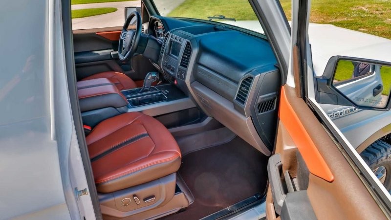 Кастомный Ford Bronco — отчасти классический, отчасти сверхмощный и вообще потрясающий