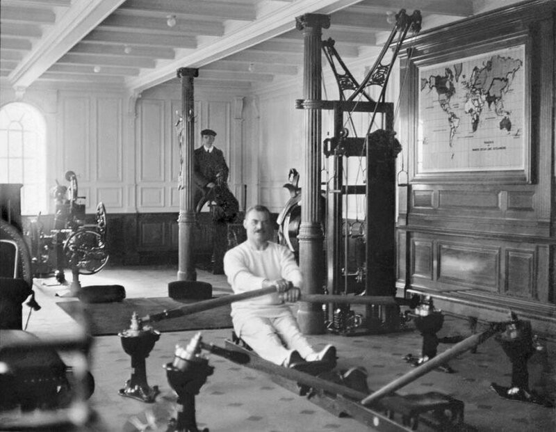 Пассажир 1 класса занимается на тренажерах на борту "Титаника", 1912 год