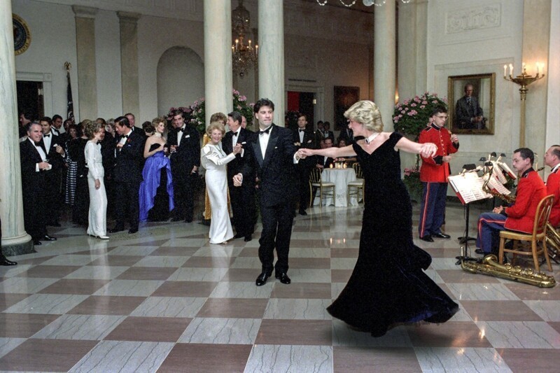 Принцесса Диана танцует с Джоном Траволтой в Белом доме, 9 ноября 1985 года