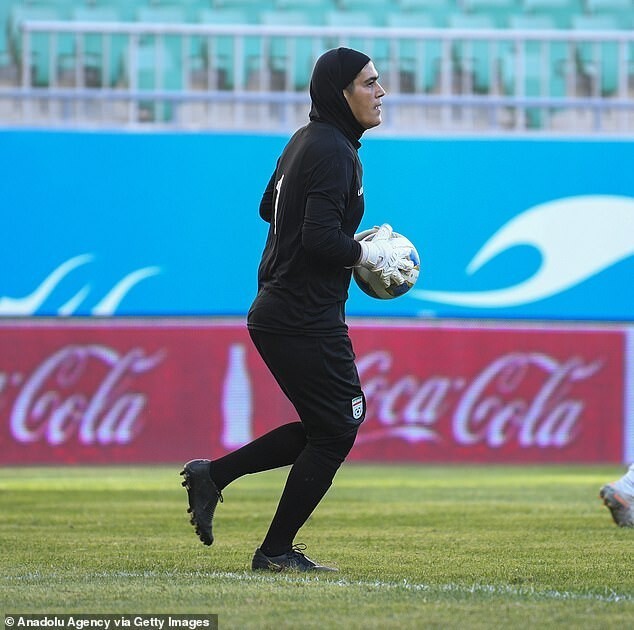 Вратаря иранской женской сборной по футболу обвинили в том, что она - мужчина