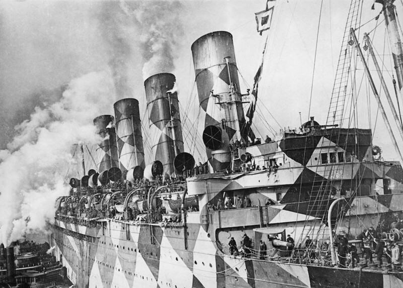Американский военный корабль "Левиафан". Ранее это было немецкое судно Hamburg America Line. США захватили его в 1917 году