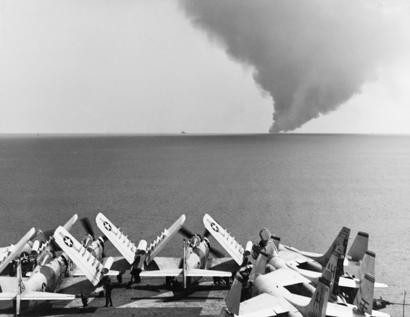 Пожар на авианосце «Форрестол». Что привело к одной из самых крупных послевоенных катастроф?