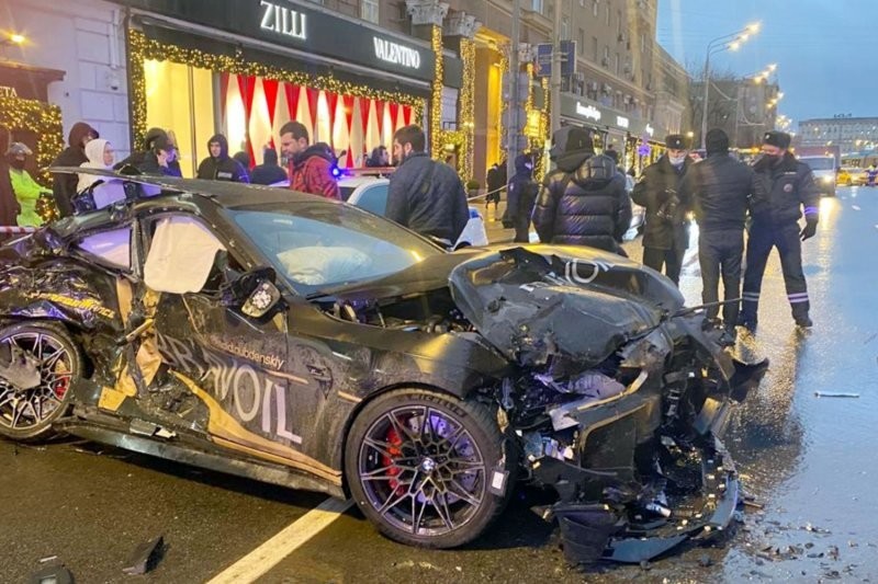 Блогер за рулем BMW устроил страшную аварию на Кутузовском проспекте в Москве