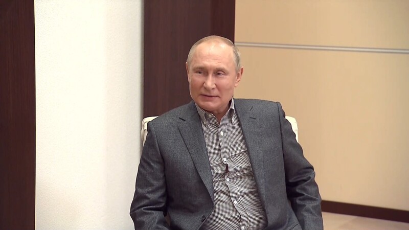 Путин сообщил, что ревакцинировался от коронавируса