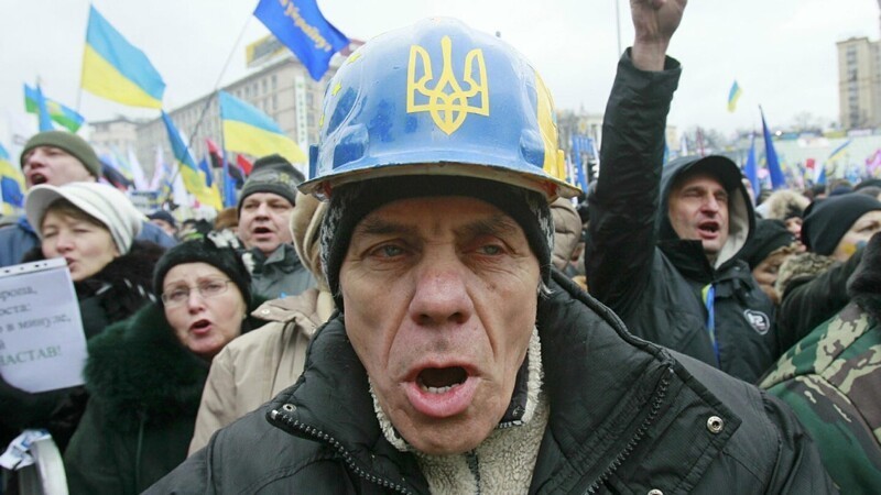 Евромайдан и идиоты, расизм в оксиметрах, садизм в Дании: утренний кофе с EADaily 