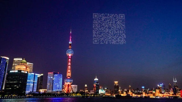 Китайская фирма реклмаирует видеоигры с помощью кода на небе