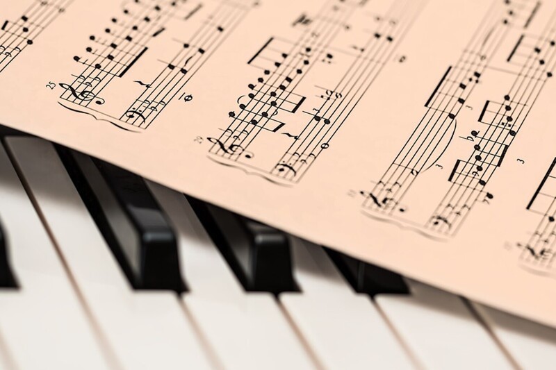 Ученые рассказали о целебных свойствах музыки для мозга