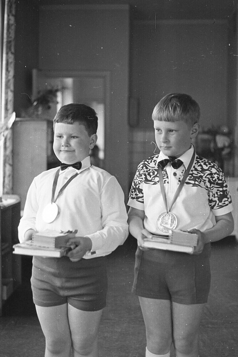 Советские школьники в шортах