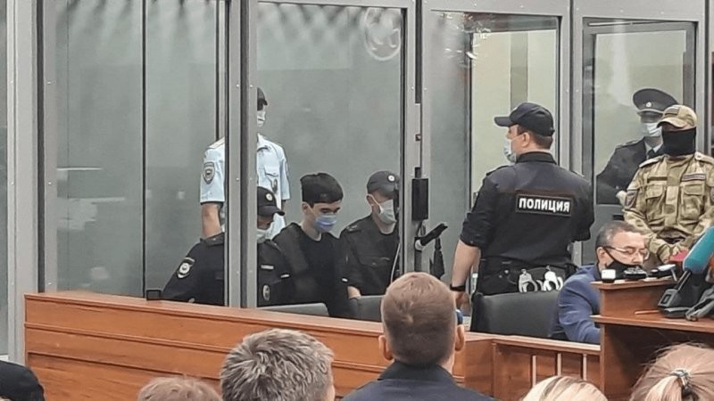 «Ильназик не виноват»: фанатки «казанского стрелка» собирают деньги на адвокатов и мечтают освободить его из тюрьмы