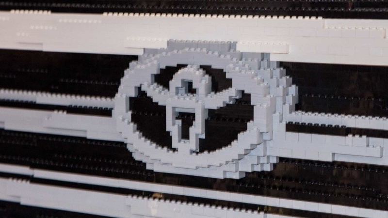 Посмотрите на полноразмерный Toyota Land Cruiser, построенный из кубиков Lego