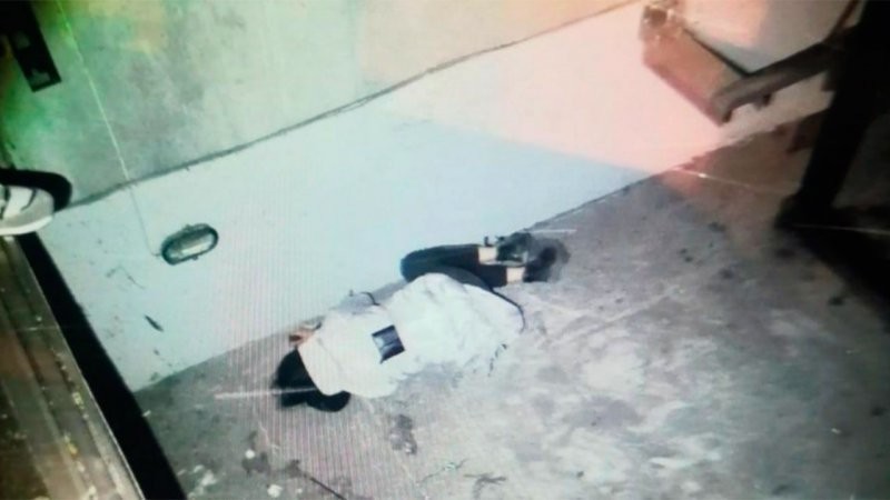 Петербурженка упала в шахту лифта торгового центра и провела там всю ночь