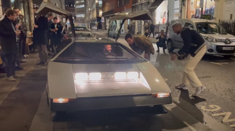 Единственный в мире Aston Martin Bulldog засняли на улицах Лондона