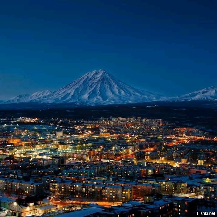 Петропавловск камчатский ночью. Петропавловск-Камчатский. Петропавловск-Камчатский 2016. Ночной Петропавловск Камчатский. Петропавловск-Камчатский достопримечательности.