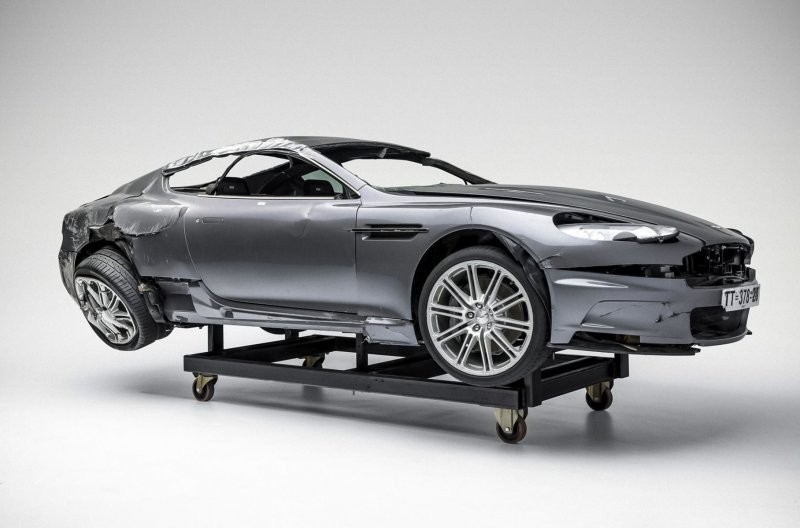 Aston Martin DBS V12