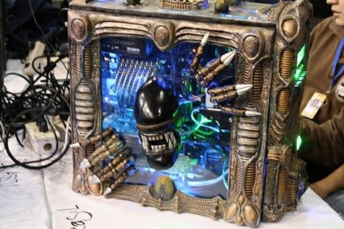 Моддинг ПК Resident Evil. Необычные корпуса. Необычные корпуса ноутбуков. Модульные кабеля модинг. Alien pc