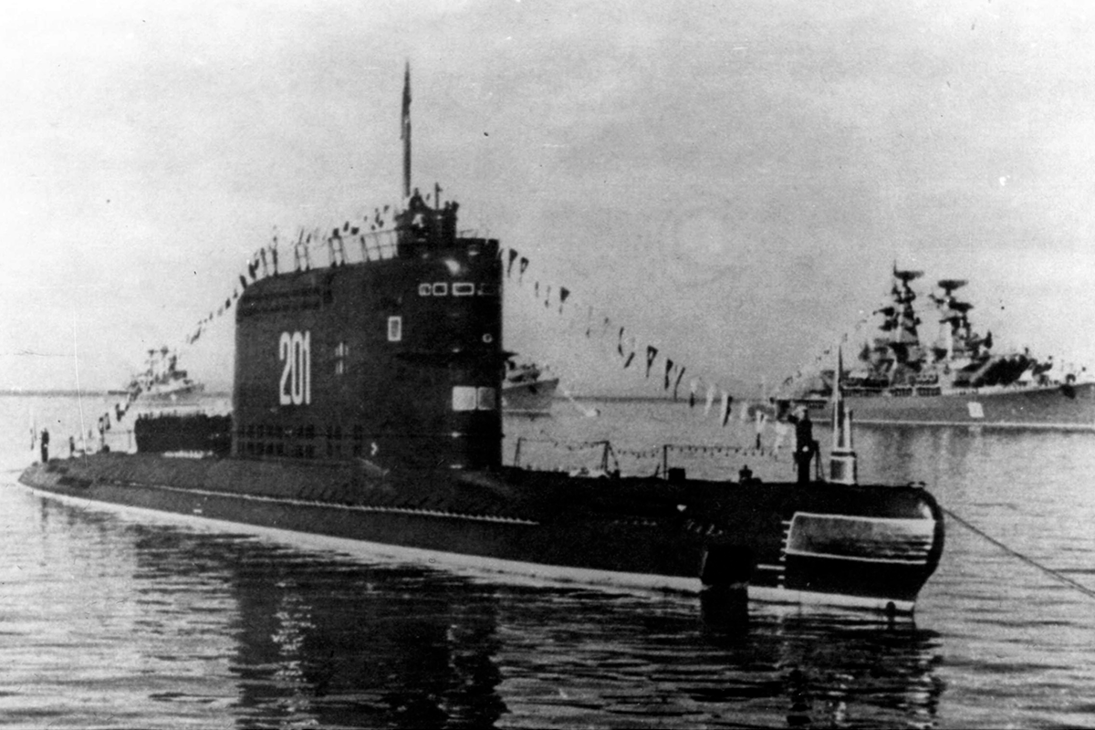 Зачем американцы подняли советскую подводную лодку с глубины 5 километров?