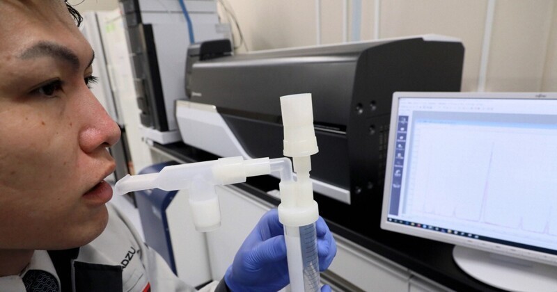 Прибор вместо царапающих палочек: сибирские ученые разработали новый метод теста на коронавирус