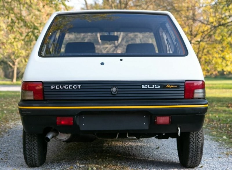 «Капсула времени» из Италии: За 31 год Peugeot 205 проехал 65 километров