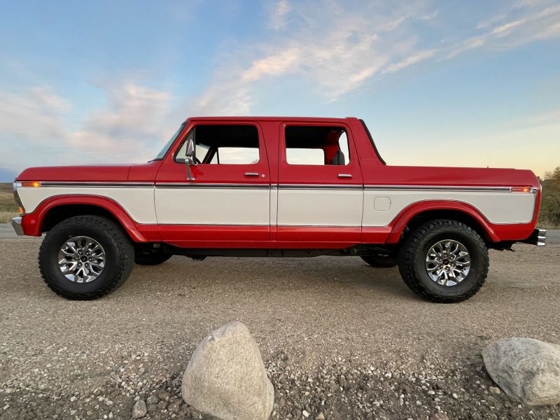 Думаете это Ford Bronco 70-х? На самом деле это замаскированный Ford Raptor 2011 года